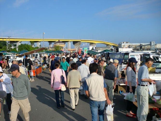 八戸湊朝市